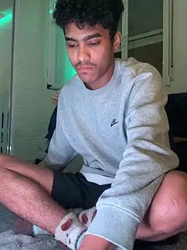 Snapshot of Ryan-hot chatting on 10.25.25 Ryan-hot online show from 10.25.25