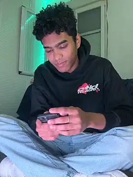 Snapshot of Ryan-hot chatting on 10.27.25 Ryan-hot online show from 10.27.25