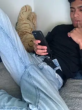 Snapshot of Ryan-hot chatting on 10.30.25 Ryan-hot online show from 10.30.25