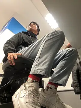 Snapshot of Ryan-hot chatting on 11.26.25 Ryan-hot online show from 11.26.25