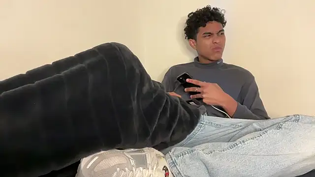 Snapshot of Ryan-hot chatting on 12.03.25 Ryan-hot online show from 12.03.25