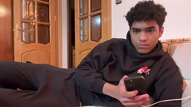 Snapshot of Ryan-hot chatting on 12.20.25 Ryan-hot online show from 12.20.25