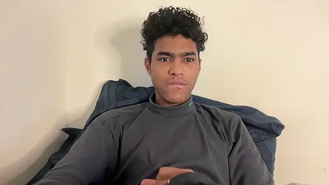 Snapshot of Ryan-hot chatting on 12.21.25 Ryan-hot online show from 12.21.25