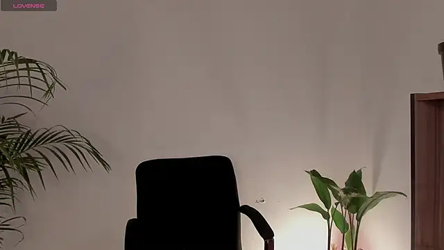 Snapshot of CherryyBrrr1 chatting on 12.15.25 CherryyBrrr1 online show from 12.15.25