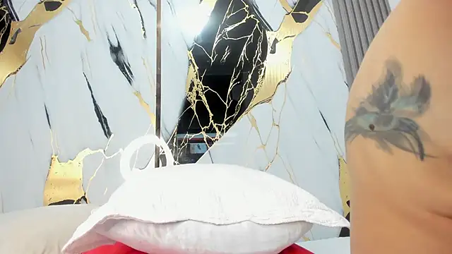 sophiee evanss  online show from 02.21.25