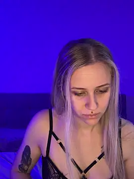 lunawolf21 online show from 02.13.25