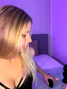 lunawolf21 online show from 10.08.25