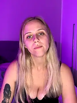 lunawolf21 online show from 10.17.25