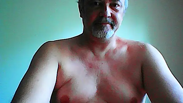 Snapshot of GayPourToi chatting on 10.21.25 GayPourToi online show from 10.21.25