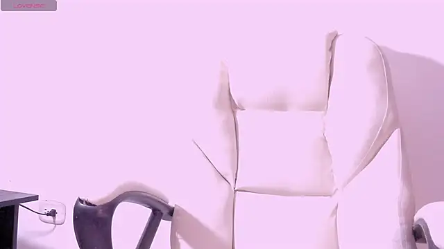 Snapshot of vivianne_scott chatting on 10.15.25 vivianne scott online show from 10.15.25