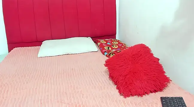 Snapshot of Lunaynick chatting on 12.14.24 Lunaynick online show from 12.14.24