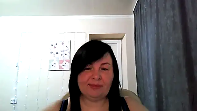EmiliaLooo online show from 06.16.26