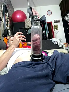 Snapshot of Gilgamesch1704 chatting on 10.27.25 Gilgamesch1704 online show from 10.27.25