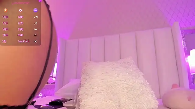 SophiaSmiiths  online show from 02.16.25