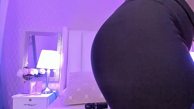 SophiaSmiiths  online show from 02.20.25