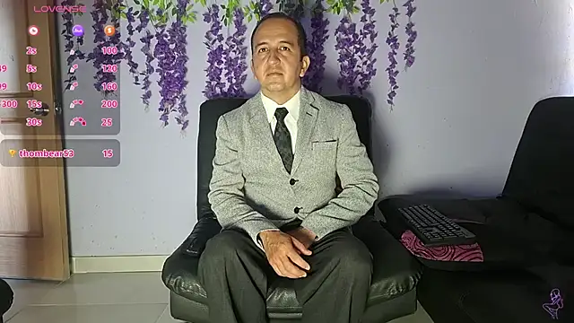 Snapshot of yazforeSolo chatting on 02.11.26 yazforeSolo online show from 02.11.26