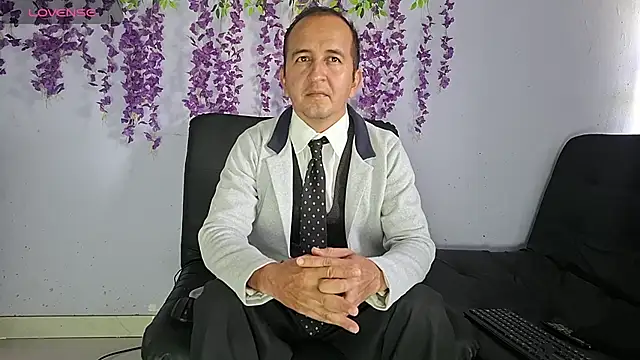 Snapshot of yazforeSolo chatting on 02.12.26 yazforeSolo online show from 02.12.26