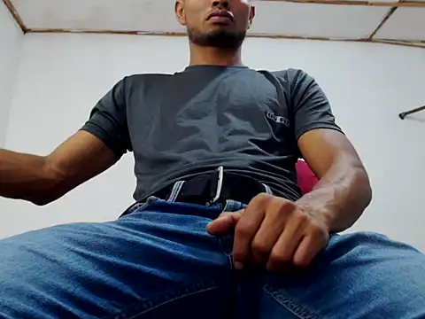 Snapshot of fernandez_latinblackk chatting on 01.05.25 fernandez latinblackk online show from 01.05.25