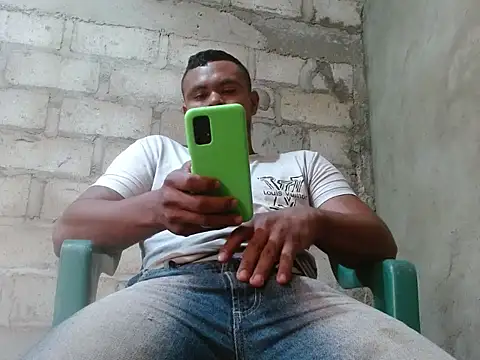 Snapshot of fernandez_latinblackk chatting on 10.20.25 fernandez latinblackk online show from 10.20.25