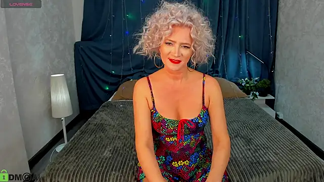 Luna  Lewis online show from 11.03.25
