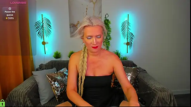 Luna  Lewis online show from 11.11.25