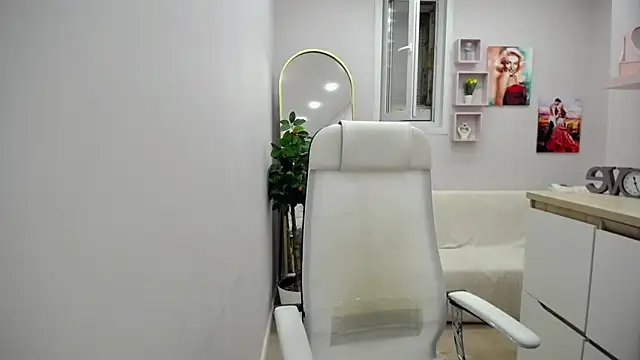 Milla Cutie18 online show from 05.26.26