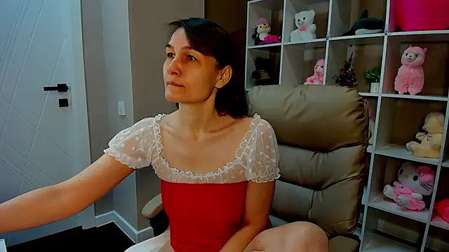 Snapshot of Lillian_White chatting on 01.12.25 Lillian White online show from 01.12.25