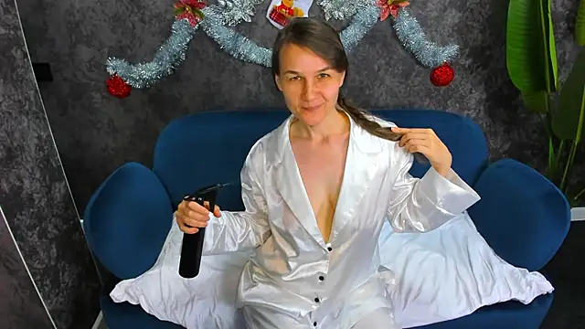 Snapshot of Lillian_White chatting on 01.14.25 Lillian White online show from 01.14.25