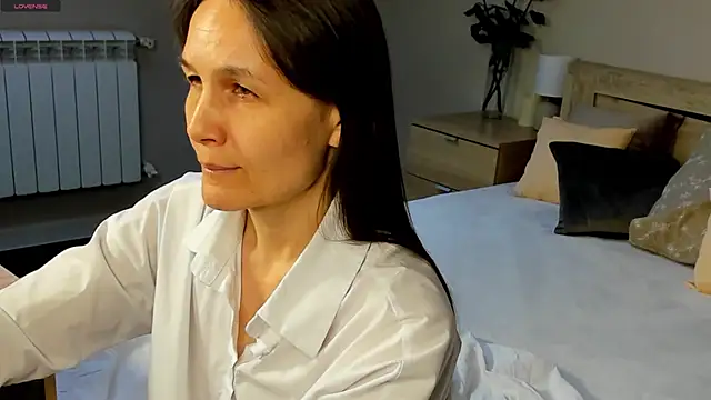 Snapshot of Lillian_White chatting on 02.08.25 Lillian White online show from 02.08.25