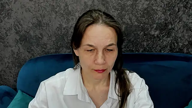 Snapshot of Lillian_White chatting on 03.10.25 Lillian White online show from 03.10.25