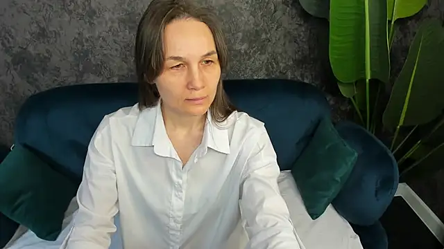 Snapshot of Lillian_White chatting on 03.18.25 Lillian White online show from 03.18.25