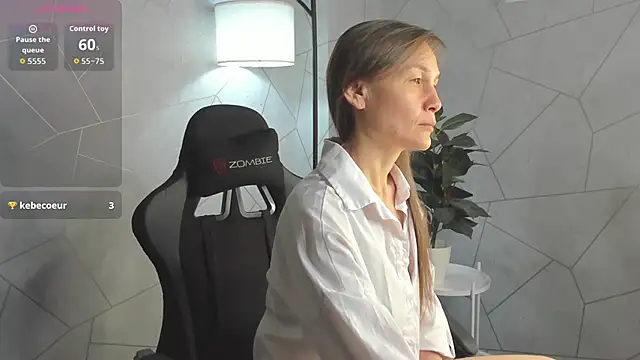 Snapshot of Lillian_White chatting on 09.14.25 Lillian White online show from 09.14.25