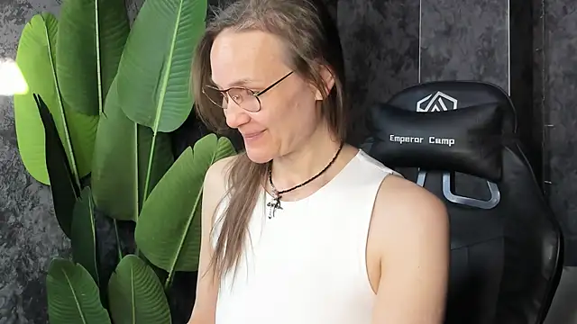 Lillian White online show from 05.03.26