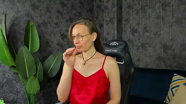 Snapshot of Lillian_White chatting on 06.21.26 Lillian White online show from 06.21.26