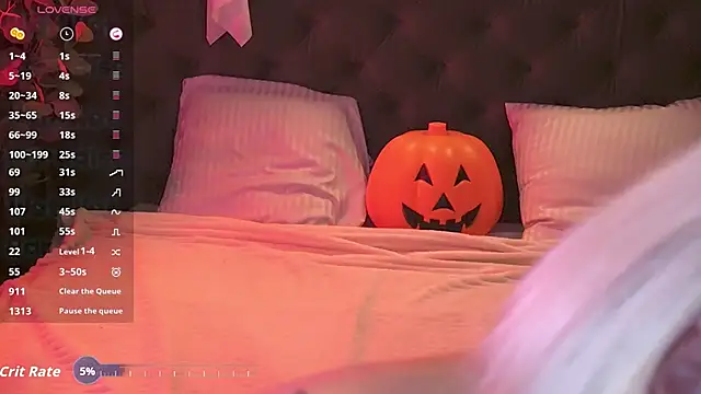 Snapshot of ZaraReignn chatting on 10.26.25 ZaraReignn online show from 10.26.25