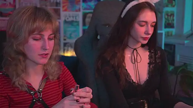 Snapshot of LuxRayi chatting on 12.20.24 LuxRayi online show from 12.20.24