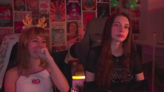 Snapshot of LuxRayi chatting on 12.25.24 LuxRayi online show from 12.25.24