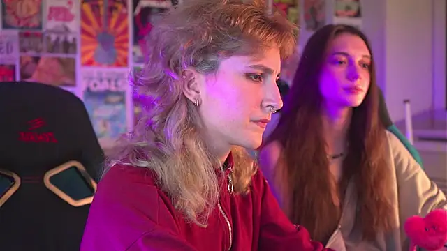 Snapshot of LuxRayi chatting on 01.02.25 LuxRayi online show from 01.02.25