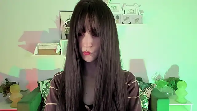 Snapshot of LuxRayi chatting on 02.02.25 LuxRayi online show from 02.02.25