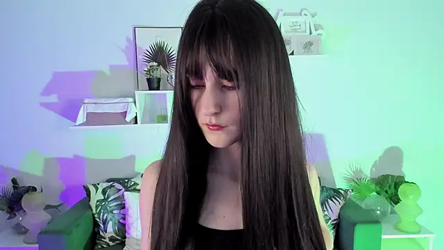 Snapshot of LuxRayi chatting on 02.02.25 LuxRayi online show from 02.02.25