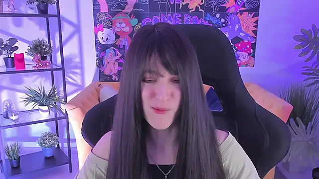 Snapshot of LuxRayi chatting on 02.05.25 LuxRayi online show from 02.05.25