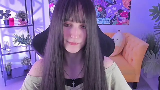 Snapshot of LuxRayi chatting on 02.06.25 LuxRayi online show from 02.06.25