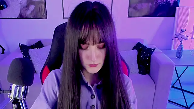 Snapshot of LuxRayi chatting on 02.11.25 LuxRayi online show from 02.11.25