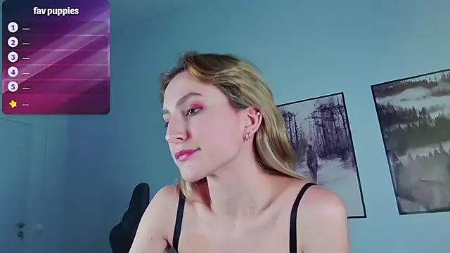 Snapshot of LuxRayi chatting on 02.22.25 LuxRayi online show from 02.22.25