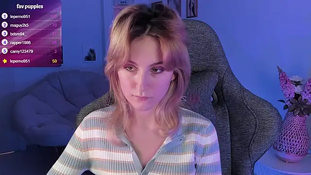 Snapshot of LuxRayi chatting on 02.25.25 LuxRayi online show from 02.25.25