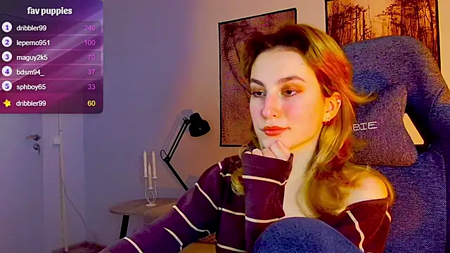 Snapshot of LuxRayi chatting on 02.26.25 LuxRayi online show from 02.26.25