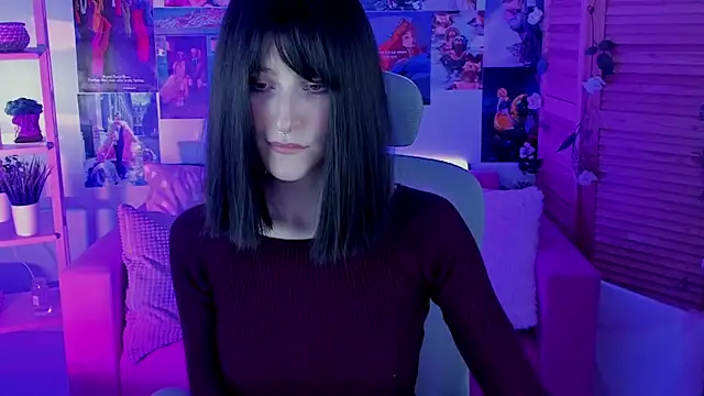 Snapshot of LuxRayi chatting on 03.22.25 LuxRayi online show from 03.22.25