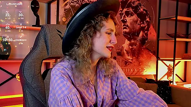 Snapshot of LuxRayi chatting on 09.26.25 LuxRayi online show from 09.26.25