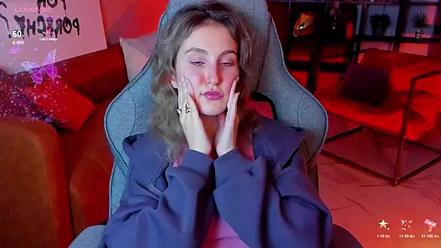 Snapshot of LuxRayi chatting on 10.20.25 LuxRayi online show from 10.20.25