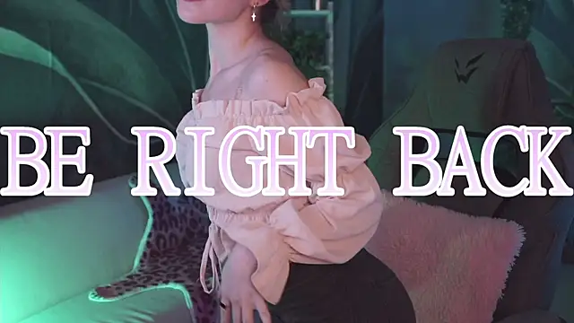 Snapshot of LuxRayi chatting on 01.11.26 LuxRayi online show from 01.11.26